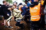 Kapløb. Sluserne blev endelig åbnet for de omkring 700 spændte festivalgæster i dag. Det traditionsrige kapløb mod Orange Scene endte klokken fem i en overbevisende sejr til Bjørn Skeel-Gjørling. 