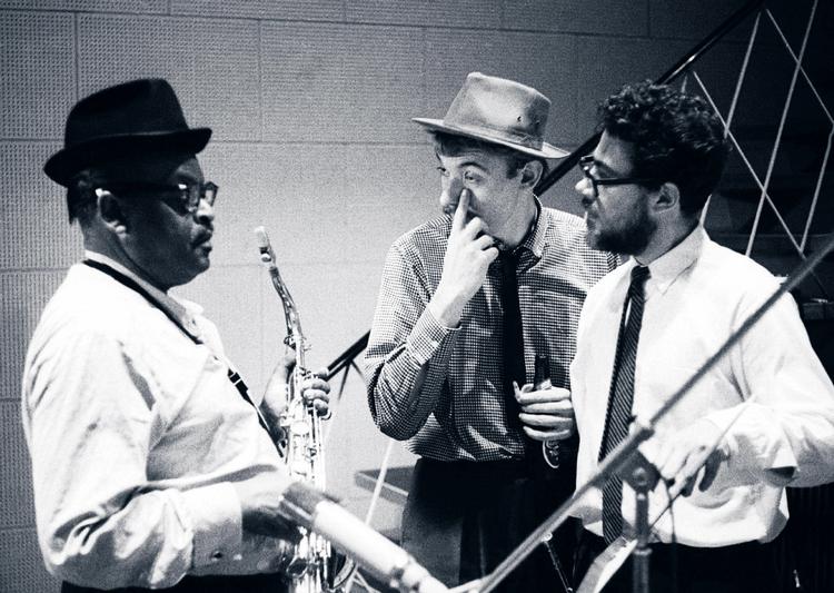 jazz. Ben Webster, Niels Jørgen Steen og Arnvid Meyer i pladestudiet i 1965. Foto fra bogen: Jan Persson