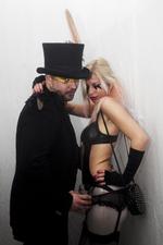 Thomas Schulz, 27, har studie sammen med Kenneth Bager og laver selv musik.  Sandra Falkenberg Hansen, 30, biolog og miljømedarbejder for Roskilde kommune. "Jeg har fucking ventet på Coma i 3,5 år, det er den vildeste fest." 