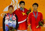 langgarvere. Tre af verdens bedste langdistancesvømmere er asiater. Ved de asiatiske mesterskaber vandt Sun Yang (i midten) guld i 1.500 meter fri foran Park Tae-Hwan fra sydkorea og landsmanden Zhang Lin, der dog ikke længere er konkurrencedygtig i det lange løb. 