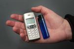 MOBILTELEFONI. Med GSM kunne telefonerne gøres mindre og mindre. I dag er udviklingen vendt: Smartphones kan ikke blive store nok. 