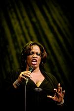 Erstatning. Allerede lørdag kan man igen troppe op i Tivoli for at høre blandt andre Dianne Reeves i 'Sing the Truth'-showet. 