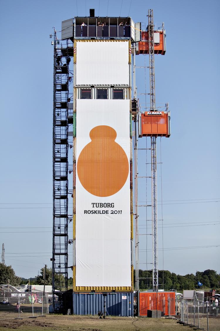 Stilstand. Lige nu kan man godt komme op i 'skybaren' på toppen af svævebanen - men man kommer ikke ud i vinden. 