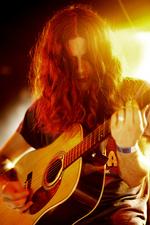 Anmdelderdarling. Kurt Vile i sit rette element - med guitaren - under en koncert i København. 