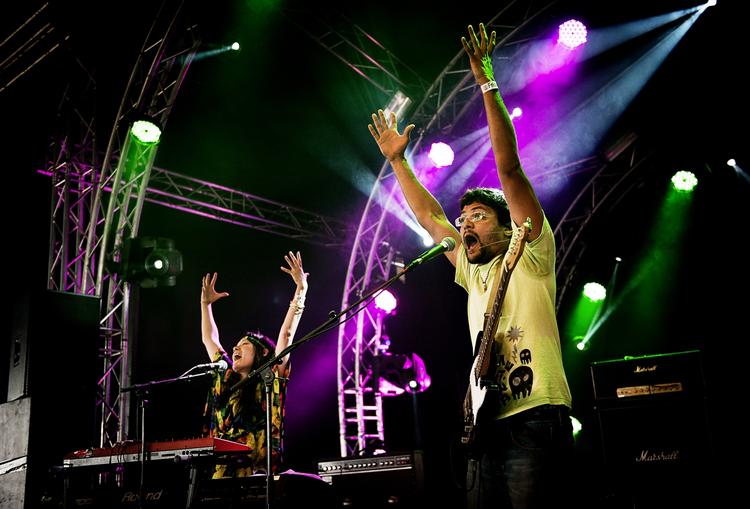 Esperanto. Det var med garanti sjovere at være Zun Zun Egui og opfinde ny verdensmusik end det var at være publikum og skulle høre på den. 