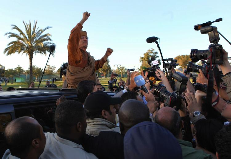 Trussel. Libyen kan vælge at gå fra forsvar til angreb, advarer Moamar Gaddafi. 