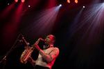 Tropefunk. Seun Kuti spillede saxofon, som man gør kur til en ny kvinde. 