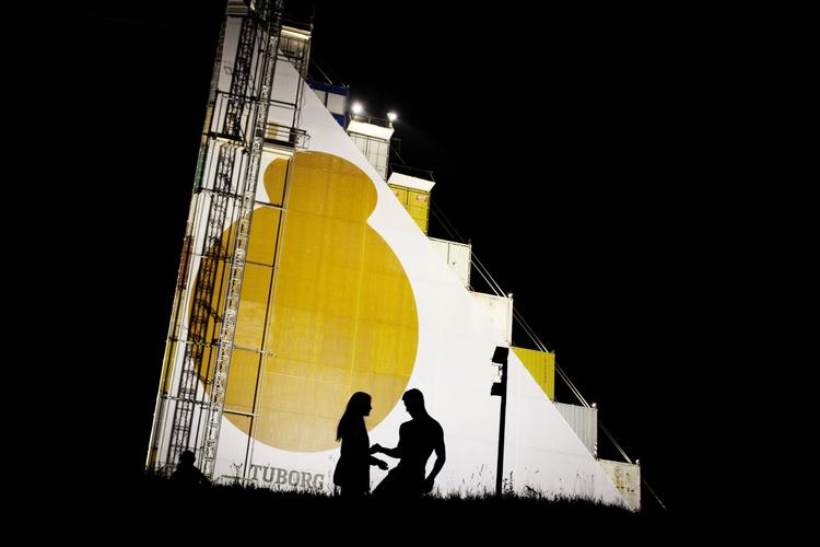 Tilbage. Roskilde Festival - stedet hvor man kan sige de mest vanvittige ting til hinanden og faktisk få dem til at give mening. Bare fordi man giver sig god tid. 