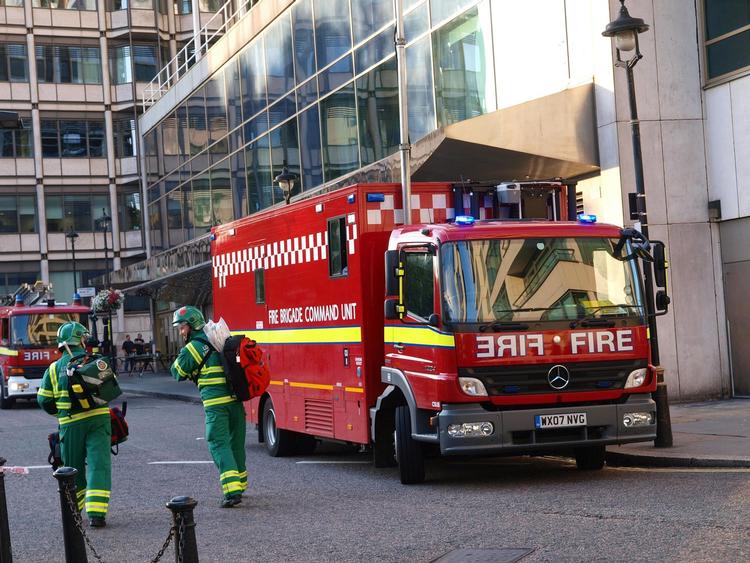 Brand. 40 brandmænd kæmpede for at evakuere 28. etager højt hotel i London. 