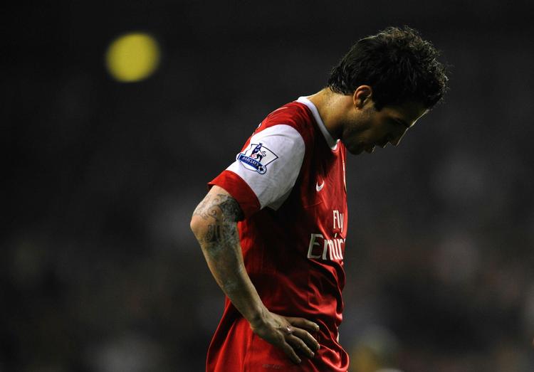 hot. Real Madrid melder sig nu på banen efter landsholdsspilleren Cesc Fabregas. 