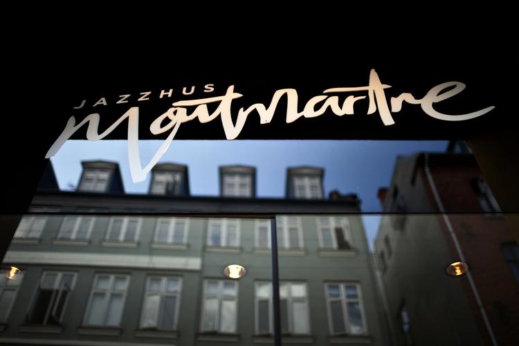 Skiftedag. Montmartre får ny musikchef igen. 