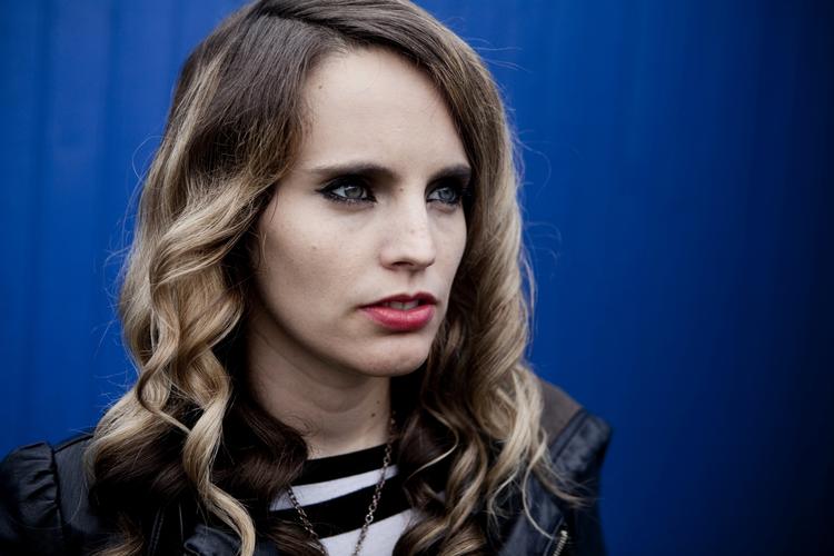 BLÆNDENDE. Ikke bare ser Anna Calvi bedårende ud. Hun er et også et helt usædvanligt talent, som i Roskilde fik givet sine sange den krop, de mangler på debutalbummet. Calvi bør opleves i Vega til oktober. 