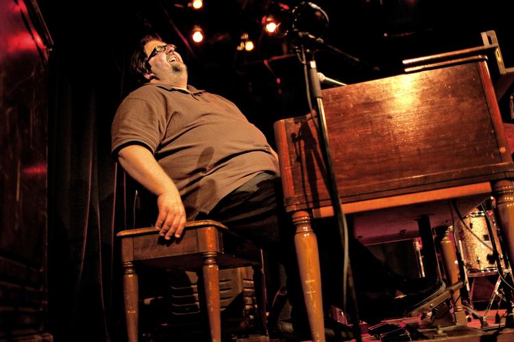 Riffs. Joey DeFrancesco ligner måske nok en smældfed kæmpebaby, men han imponerede med sit sikre orgelspil på JazzHouse. 