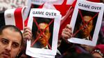 Game over? Demokratiprocessen i den arabiske verden afhænger af udviklingen i Egypten, og den står og falder med, om den første folkevalgte regering vil kunne skaffe befolkningen mere brød på bordet, end den har i dag. 