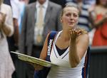 Pppfff. Petra Kvitová blæser kys ud til publikum på Centre Court efter sin sejr. 