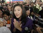 Vinder. Yingluck Sinawatra ankommer til partiets hovedkontor i Bangkok tidligere i dag. 
