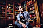 Lage. Den amerikanske guitarist Julian Lage var ikke mere end 12 år, da han første gang som meget genert knægt spillede sammen med stjernen Gary Burton 