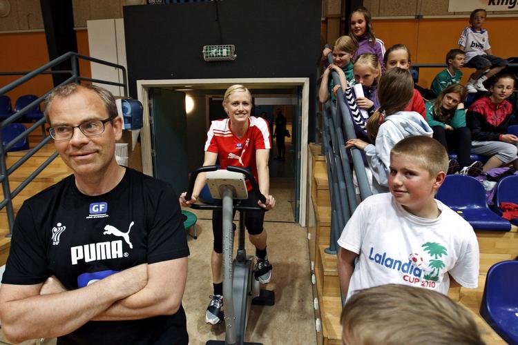 glæde. Landstræner Jan Pytlick jubler over Danmarks lodtrækning til VM i kvindehåndbold i Brasilien. 