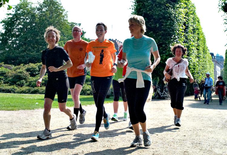 trav. I skarpt trav kan man nå en del koncerter på kort tid. 