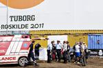 Fald. En endnu uidentificeret kvinde døde i dag på Roskilde Festival. 