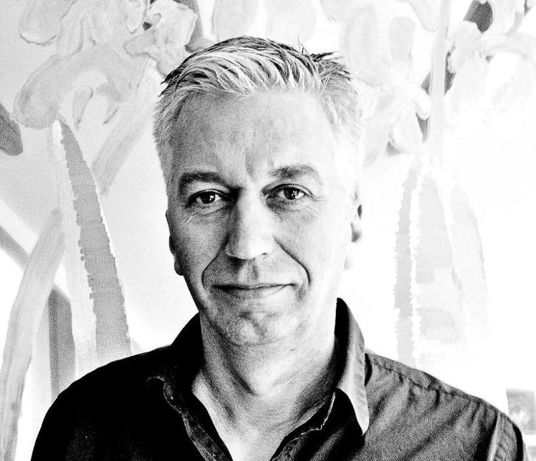 Kunst. Jens Faurschou er den eneste danske gallerist, der åbent taler om, hvordan han byder sine kunstnere op på auktioner. 