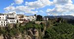 Ronda. Denne andalusiske bjergby er lige som landet i det hele taget - populær blandt turister. 