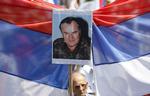 Populær. Ratko Mladic er den seneste krigsforbrydersigtede, som er buret inde i Haag. Selv om han er sigtet for alvorlige forbrydelser, så er han stadig populær blandt serbere. Billedet er fra en støttedemonstration i Banja Luka 31. maj. 
