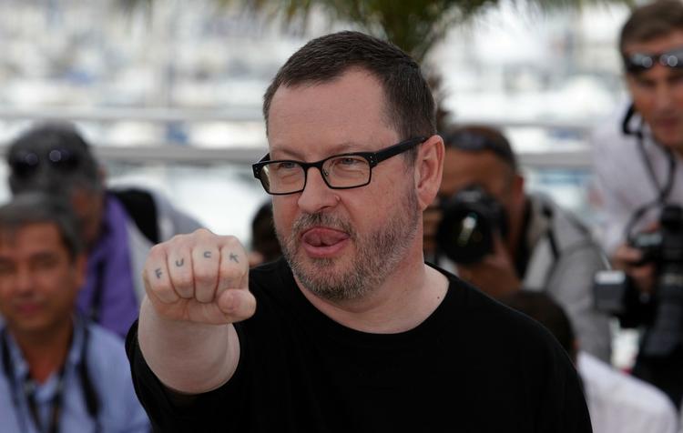 provokateur. Lars von Trier førte sig aggressivt frem på i Cannes, hvor han også viste sin næve med ordet 'fuck'. 
