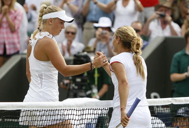 exit. Wozniacki (t.v.) blev for en uge siden sendt ud af Wimbledon. 