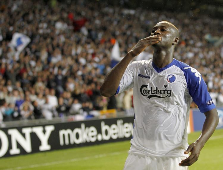 ikke bleg for at garantere, at Dame Garanti. FCK-direktøren er ikke bleg for at garantere, at N'Doye stadig er i FCK, når Superligaen fløjtes i gang om mindre end to uger. 