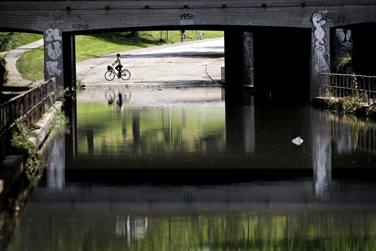 vandbassin. Skybruddet i weekenden har oversvømmet flere dele af København. Her er det Lersø Parkallé. 