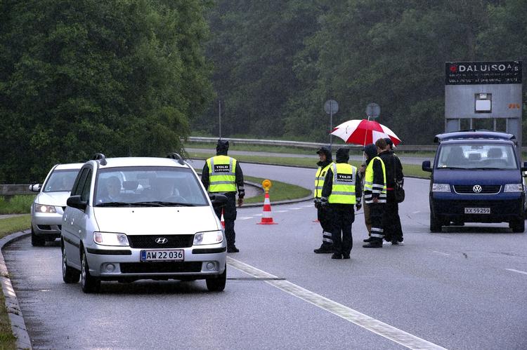 Kontrol. Ingen blev taget, da tolderne tjekkede 35 biler på motorvejen ved Frøslev lige efter grænsen til Tyskland. 
