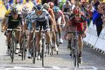 Afgørelsen. Alberto Contador rakte armene i vejret og troede han havde vundet, men sådan gik det ikke. 