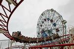 PAPIRMANGEL. Gæster ved Coney Island risikerer at ende i en papirkrise, når de træder af på naturens vegne. 