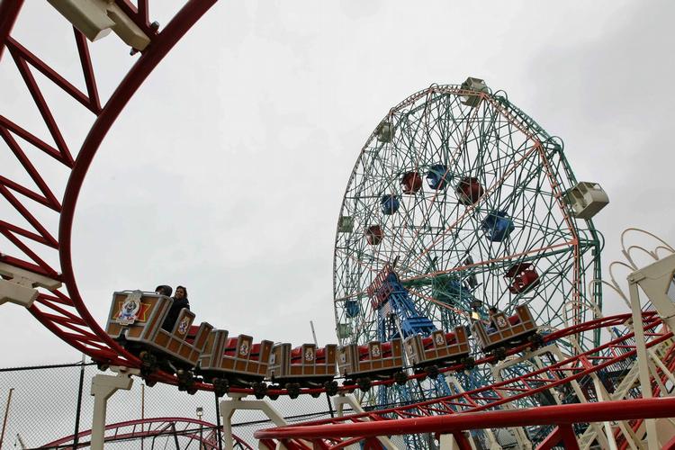 PAPIRMANGEL. Gæster ved Coney Island risikerer at ende i en papirkrise, når de træder af på naturens vegne. 