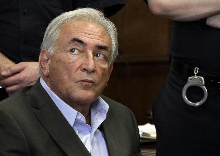 Sex. New York Post skriver desuden, at Strauss-Kahn og stuepigen havde seksuelt samvær i hans hotelværelse 14. maj. 