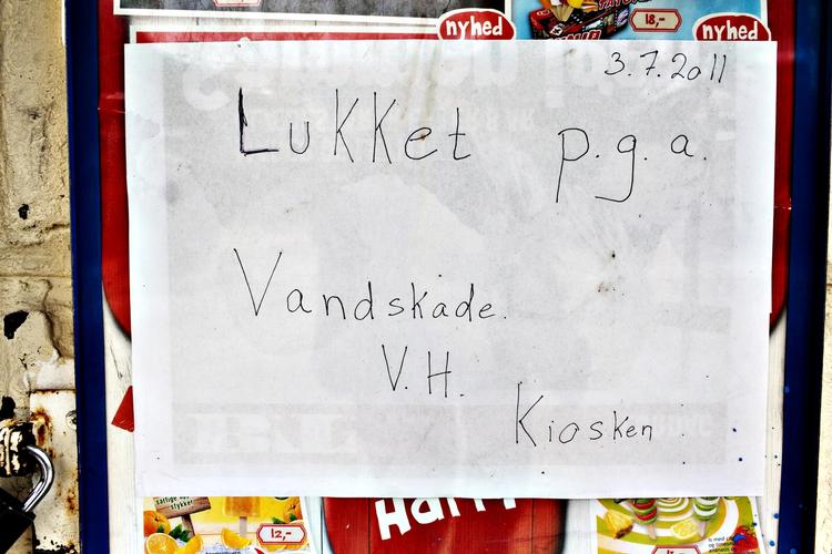 OVERSVØMMELSE. Mange madvareforretninger og spisesteder har holdt lukkety som følge af oversvømmelserne. Men nogle har tilsyneladende solgt videre af varerne, frygter fødevarekontrollen. 