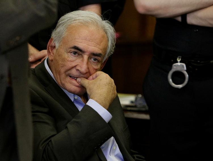Strauss-Kahn. Dominique Strauss-Kahn er højtstående medlem af en elite, som bliver kaldt 'kaviarvenstrefløjen' og omfatter andre velhavende socialister. 