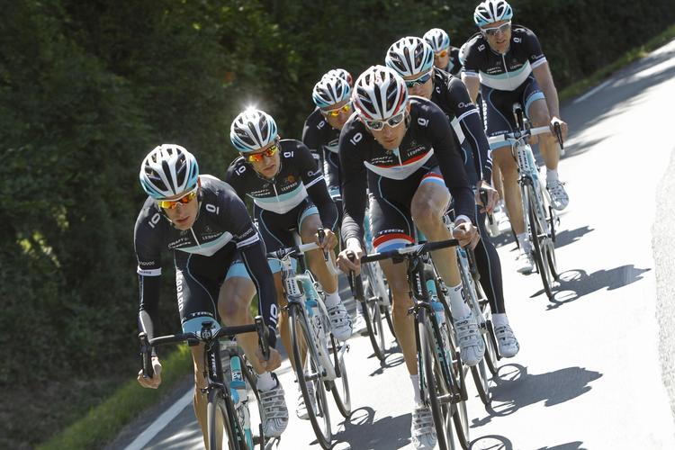 Åbenmundet. Den tidligere SaxoBank-rytter Jens Voigt (bagerst til højre) tror ikke på endnu en Tour-sejr til Alberto Contador. 