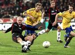 divisionsbold? Ken Fagerberg i en glidende skudmanøvre mod Brøndby i Superligaen. Rygterne sender ham til 1. divisionsklubben FC Fredericia. 