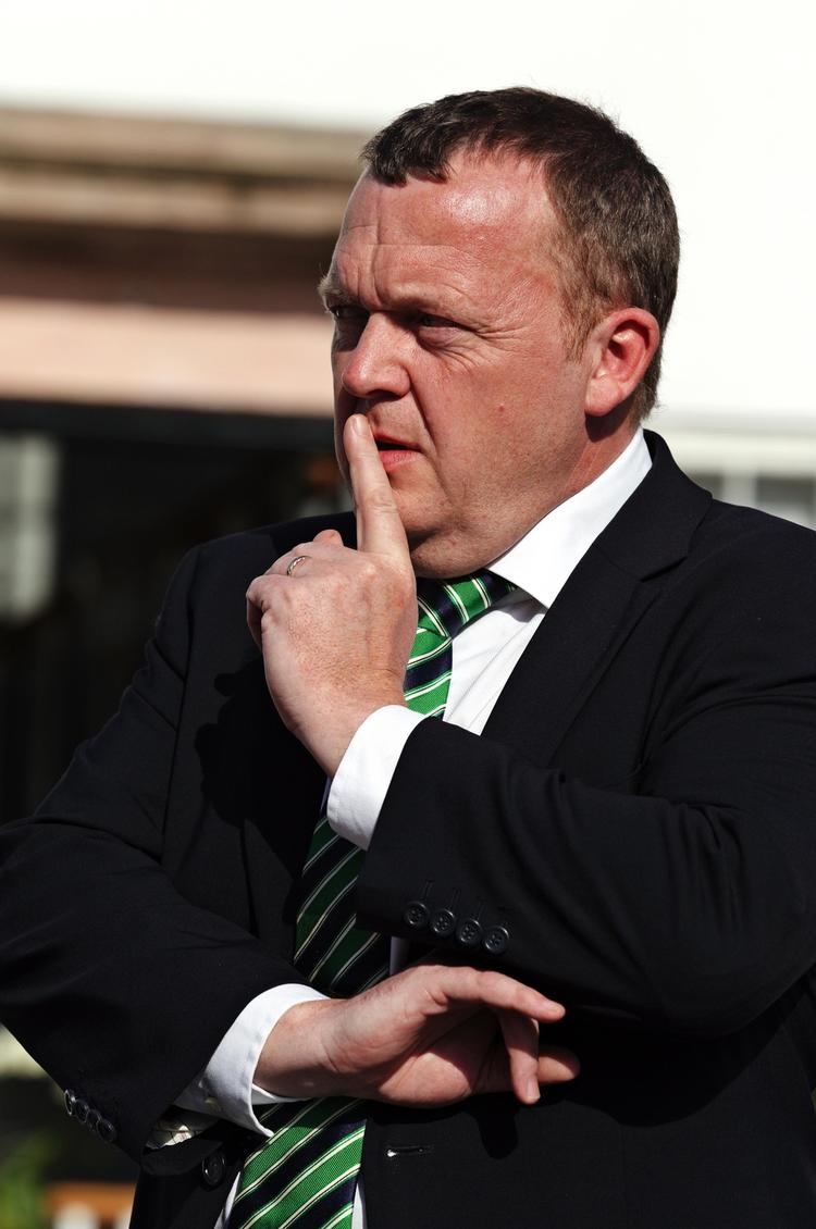 Advarsel. Statsminister Lars Løkke Rasmussen (V) advarer Færøerne om, at et nyt færøsk forfatningsforslag strider mod grundloven og dermed de facto betyder et farvel til rigsfællesskabet. 