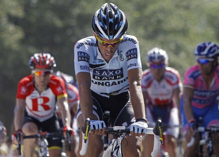Grimasse. Contador kørte over målstregen et minut og tyve sekunder efter vinderen af dagens etape. 