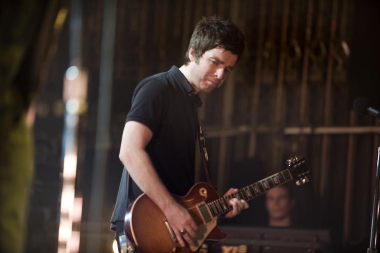 Solo. Noel Gallagher fotograferet i Forum ved Oasis's optræden i 2009 er klar med sit eget materiale. 
