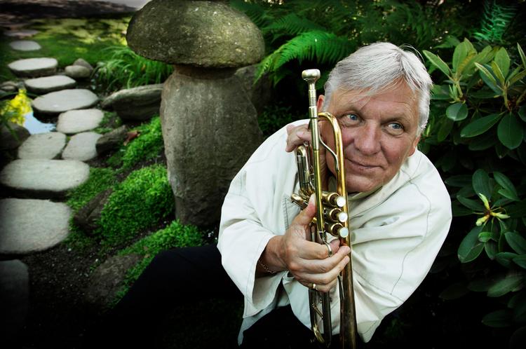 Chance. Nåede man ikke at høre Palle Mikkelborg i Københavm, venter andre jazzfestivaler lige om hjørnet... 