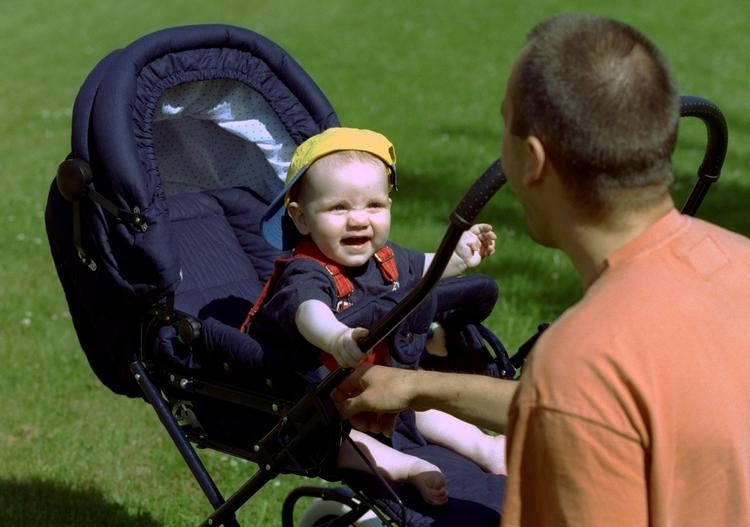 Fædre. Man kan vinde en landsholdstrøje, hvis man registrer sig på siden vifædre.dk. 