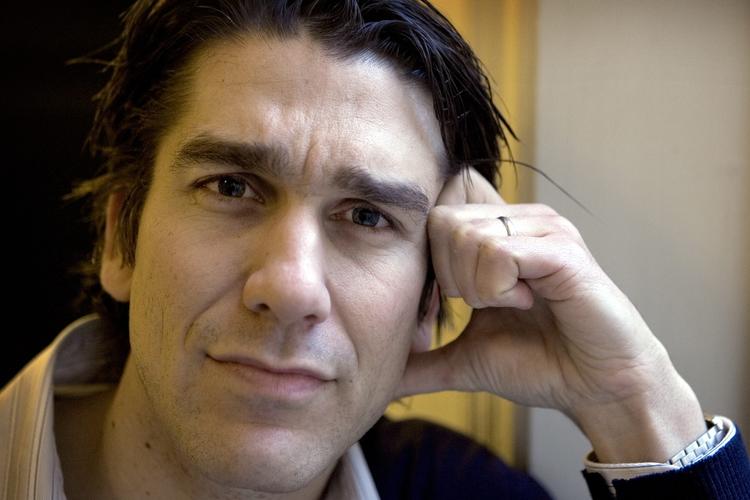 Den klassiske pianist og tv-vært Nikolaj Klassisk. Koppel vil lede seerne og deltagerne gennem konkurrencen, hvor seks kendte danskere skal konkurrere om at lære at dirigere DR SymfoniOrkestret. 