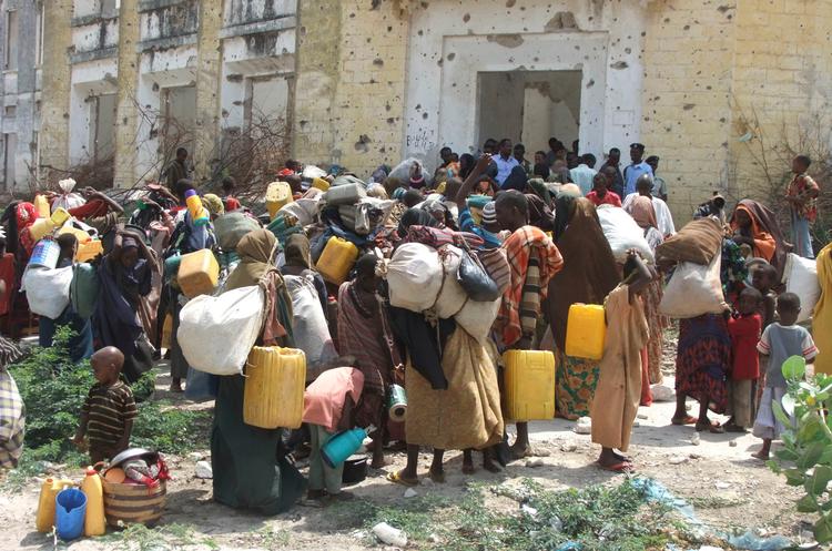 Det er næsten umuligt at få hjælp frem i det urohærgede land Somalia. (Foto: Farah Abdi Warsameh/AP) 