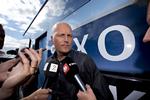 Evaluering. »Dagen var knap så hektisk og mindre nervøs«, siger Bjarne Riis. 