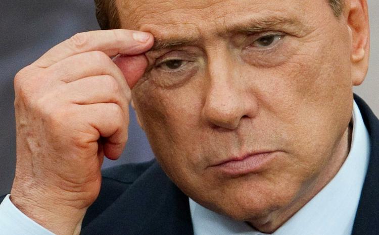 Fortryder. Silvio Berlusconi ville helst have gjort som sin tyske kollega, Angela Merkel, og holdt Italien uden for krigen i Libyen. 