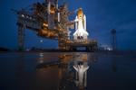 Raket. 'Atlantis' står klar på affyringsrampen i Cape Canaveral. 